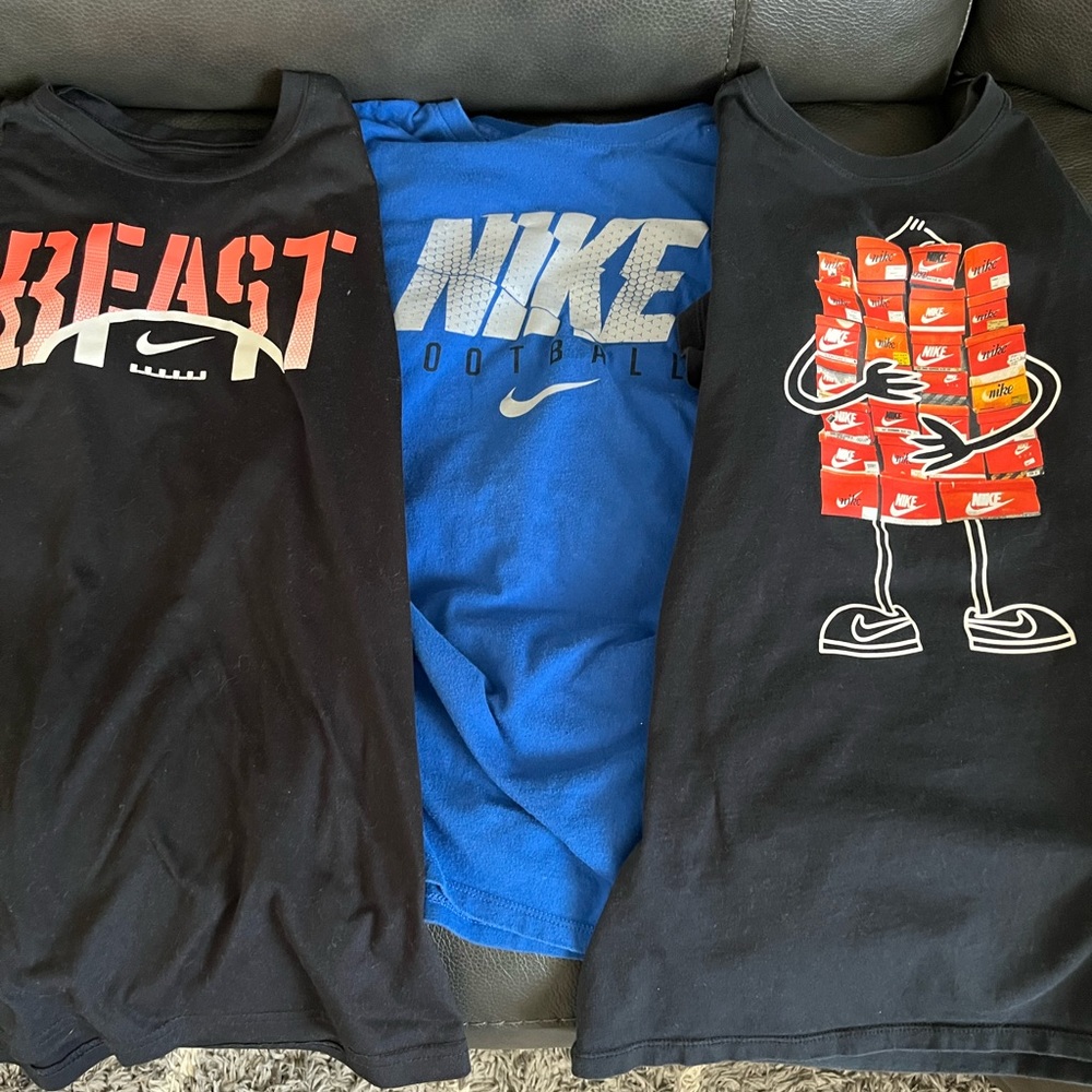 Youth L Nike T shirts